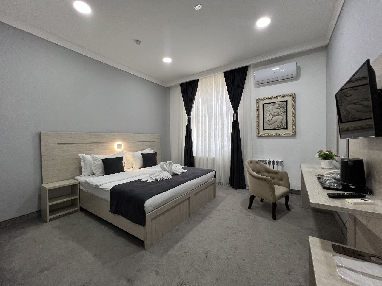 Deluxe Double Room 8
